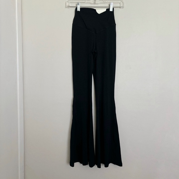 OFFLINE By Aerie Real Me High Waisted Crossover Rib Super Flare Legging S Short - Picture 2 of 16